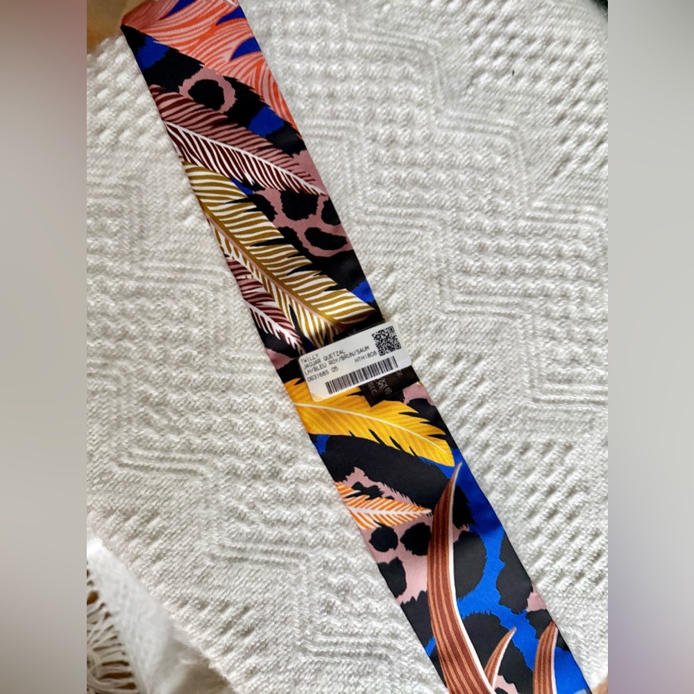 NWT Hermes Silk Jaguar Quetzal Twilly Bleu Roy Brun Saumon - Picture 6 of 11